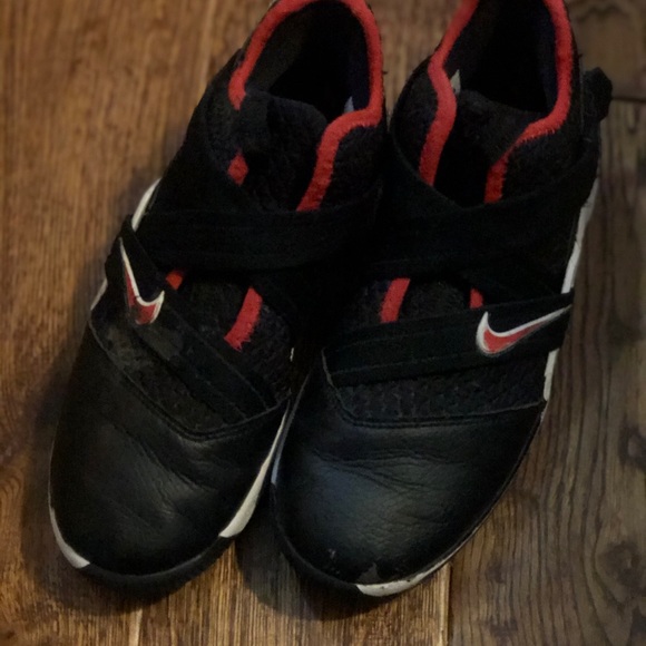 lebron sneakers youth